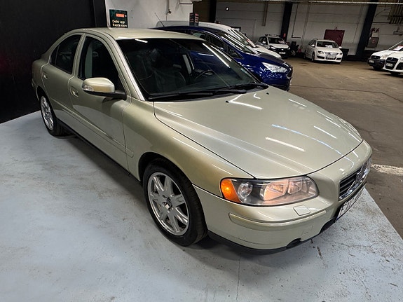 Volvo S60 2 of 5