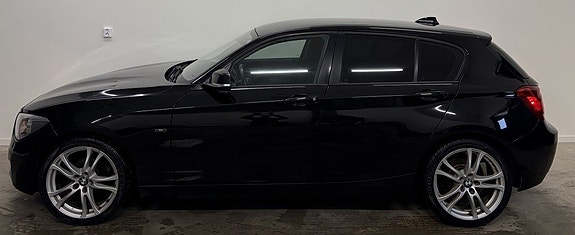 BMW 116i 2 of 5