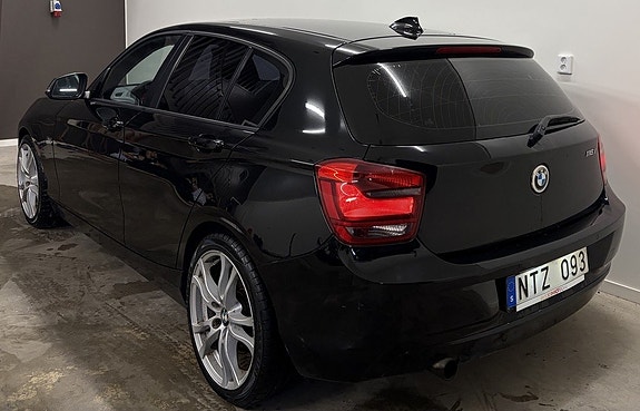 BMW 116i 3 of 5