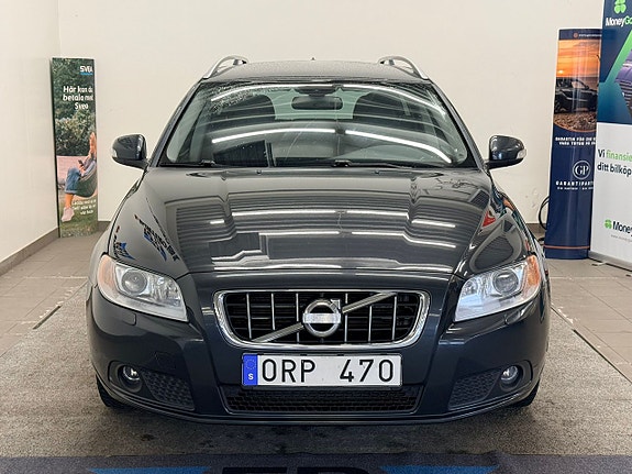 Volvo V70 2 of 13