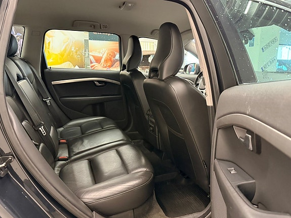 Volvo V70 11 of 13