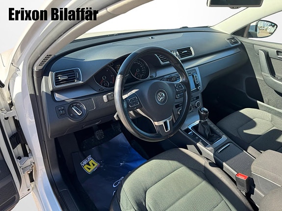 Volkswagen Passat 14 of 30
