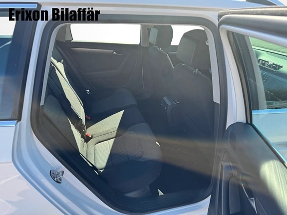 Volkswagen Passat 23 of 30