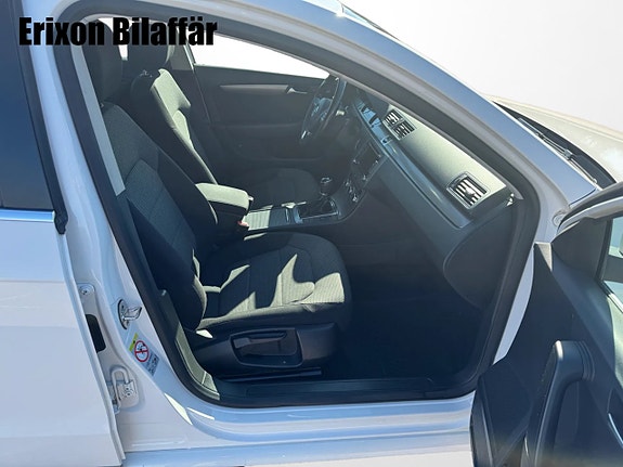 Volkswagen Passat 20 of 30