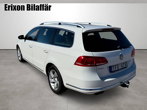 Volkswagen Passat 3 of 30