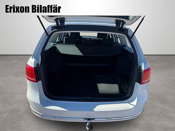 Volkswagen Passat 12 of 30