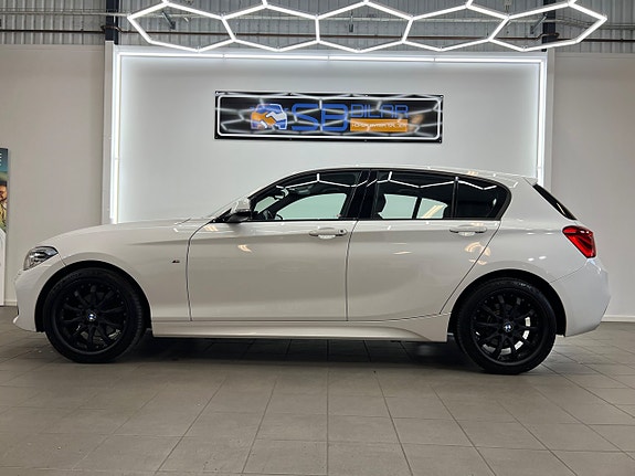 BMW 118d 2 of 5