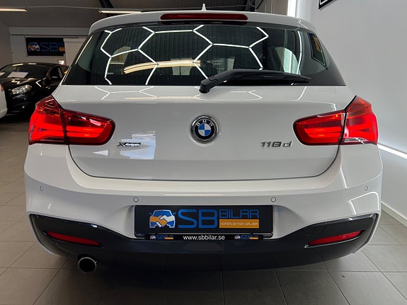 BMW 118d 4 of 5