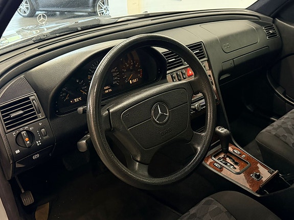 Mercedes-Benz C240 4 of 15