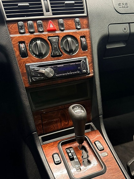 Mercedes-Benz C240 5 of 15