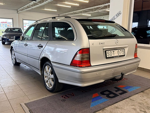 Mercedes-Benz C240 14 of 15