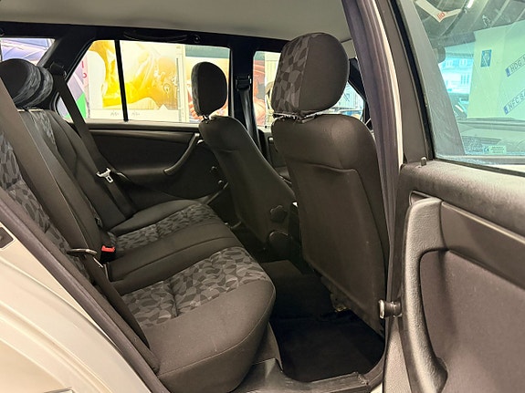 Mercedes-Benz C240 11 of 15