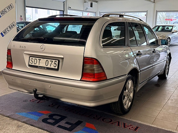 Mercedes-Benz C240 13 of 15