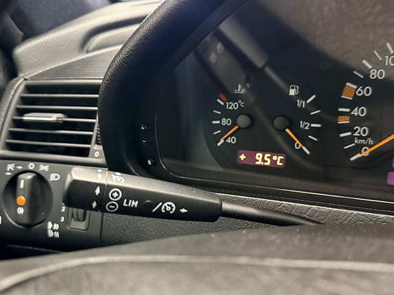 Mercedes-Benz C240 7 of 15