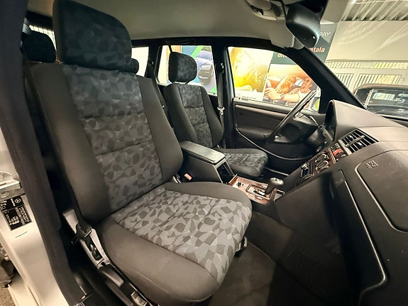 Mercedes-Benz C240 9 of 15