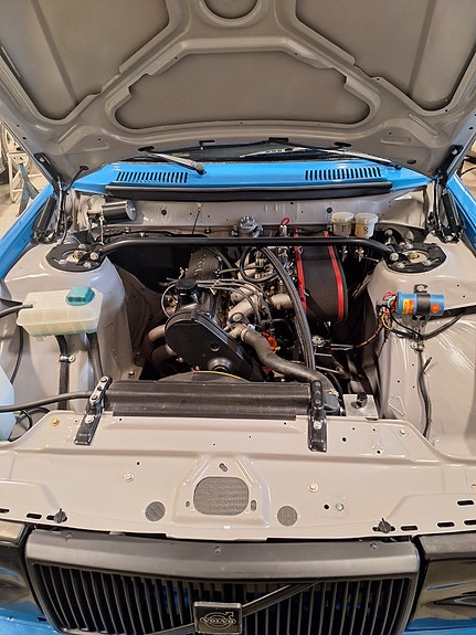Volvo 240 3 of 6