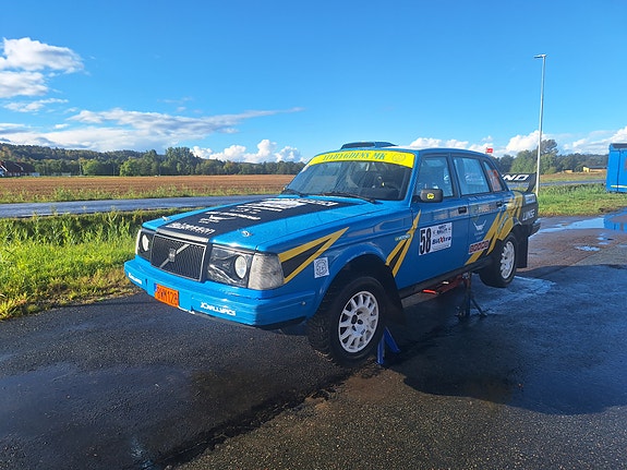 Volvo 240 2 of 6
