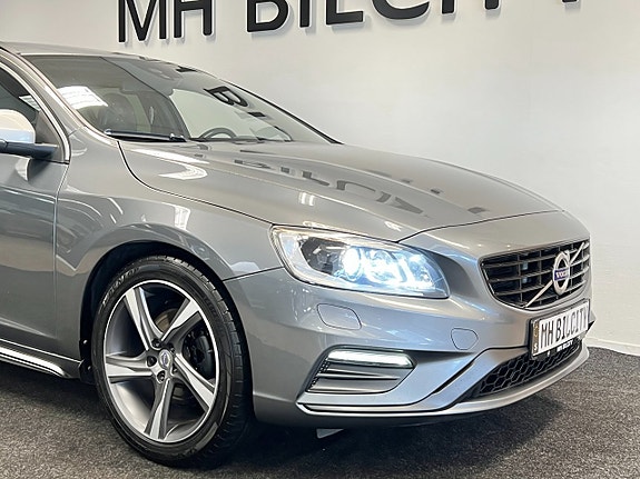 Volvo V60 2 of 5