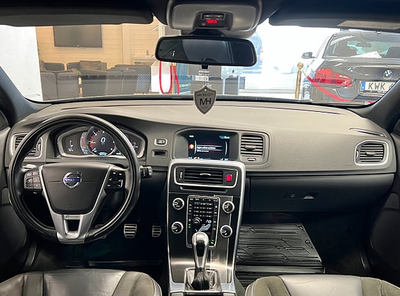 Volvo V60 12 of 16