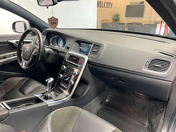 Volvo V60 11 of 16