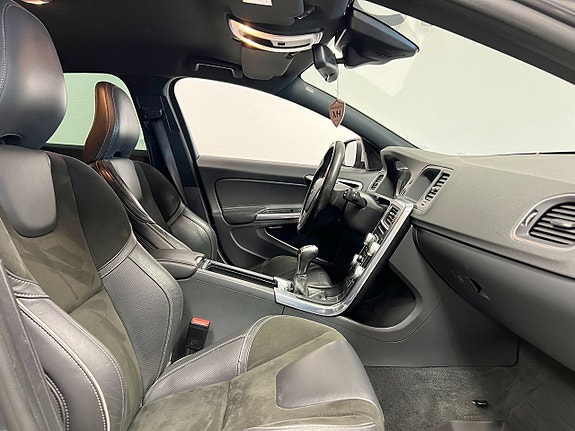 Volvo V60 10 of 16
