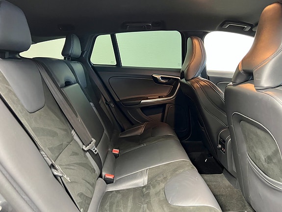 Volvo V60 14 of 16