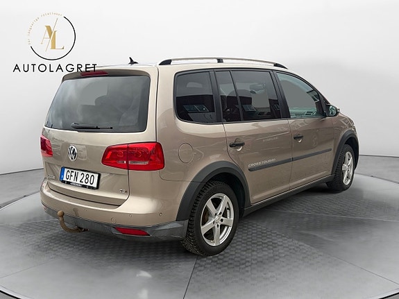 Volkswagen Touran Cross 6 of 13