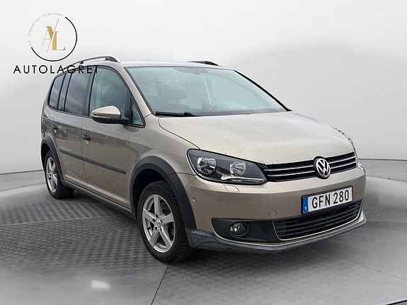 Volkswagen Touran Cross 8 of 13