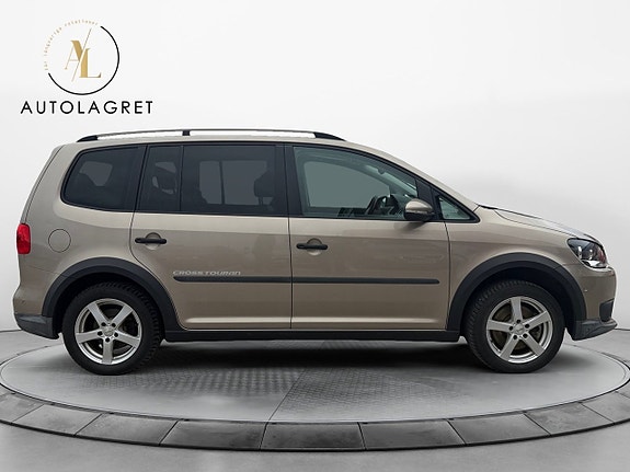 Volkswagen Touran Cross 7 of 13