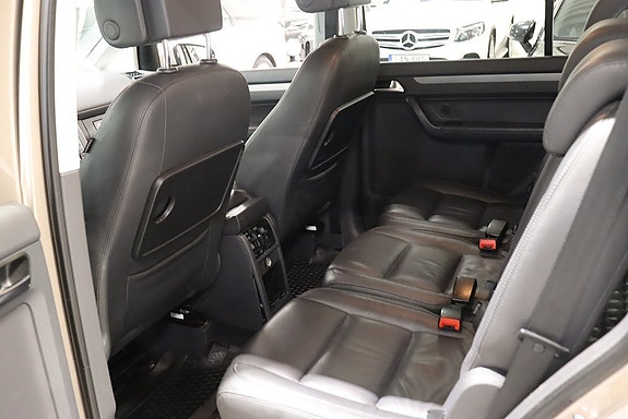 Volkswagen Touran Cross 10 of 13
