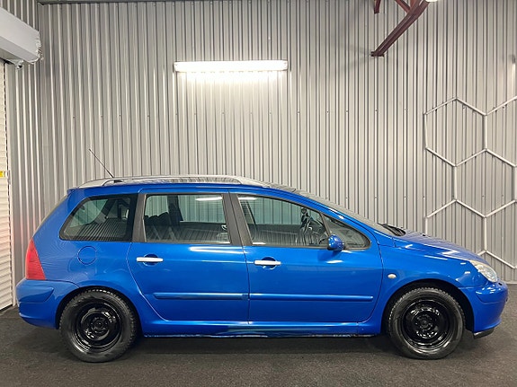 Peugeot 307 SW 2 of 5