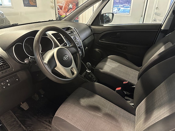 Kia Venga 7 of 12