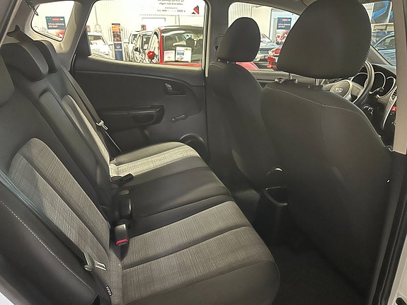 Kia Venga 10 of 12
