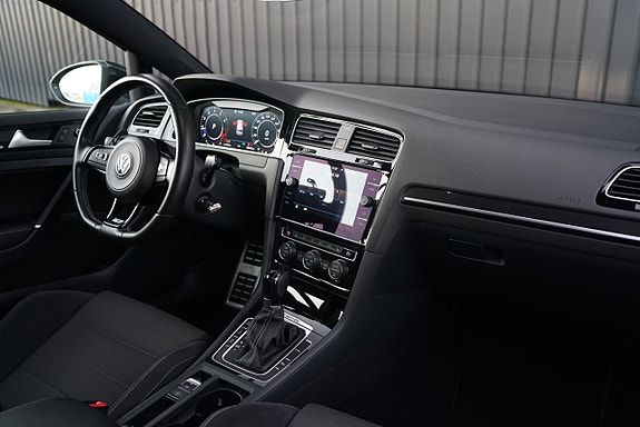 Volkswagen Golf VII 7 of 16