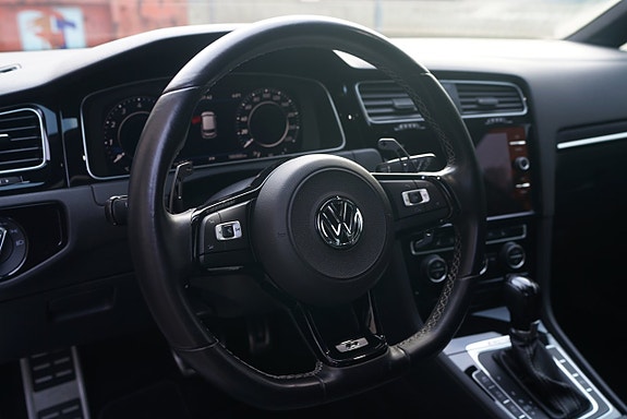 Volkswagen Golf VII 9 of 16