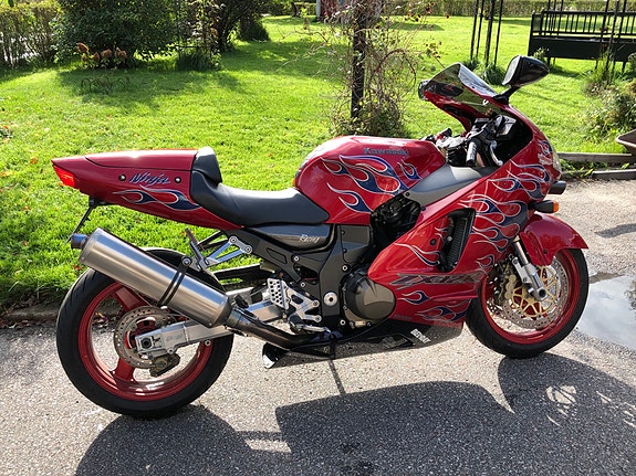 Kawasaki Ninja ZX-12R 2 of 8
