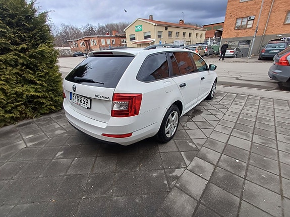 Skoda Octavia 3 of 5