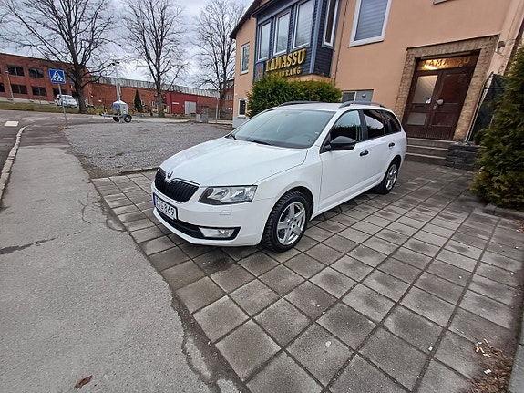 Skoda Octavia 2 of 5