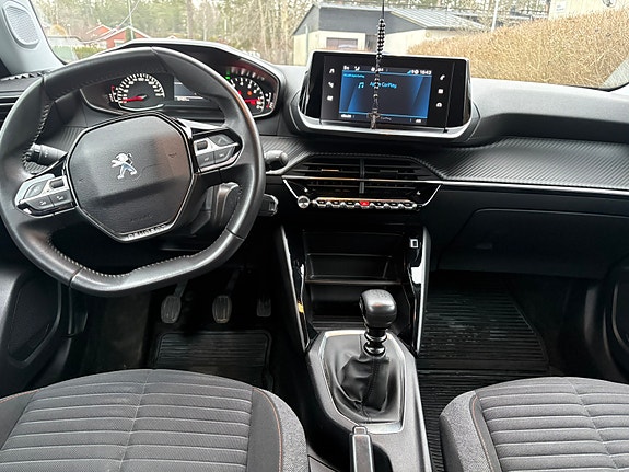 Peugeot 2008 3 of 5