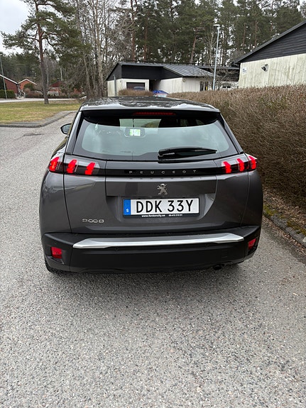 Peugeot 2008 2 of 5