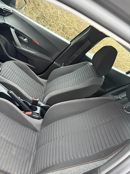 Peugeot 2008 4 of 5