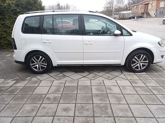 Volkswagen Touran 9 of 22