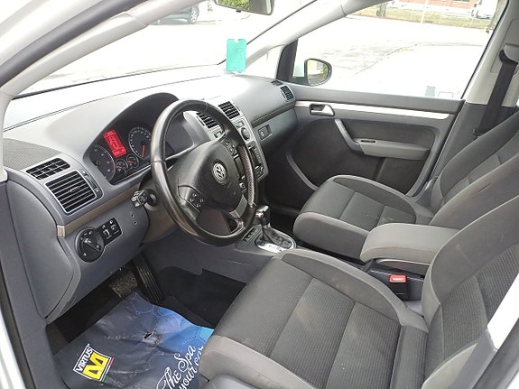 Volkswagen Touran 6 of 22
