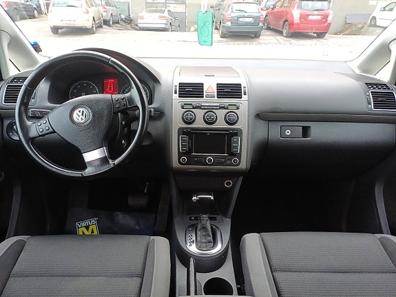Volkswagen Touran 5 of 5