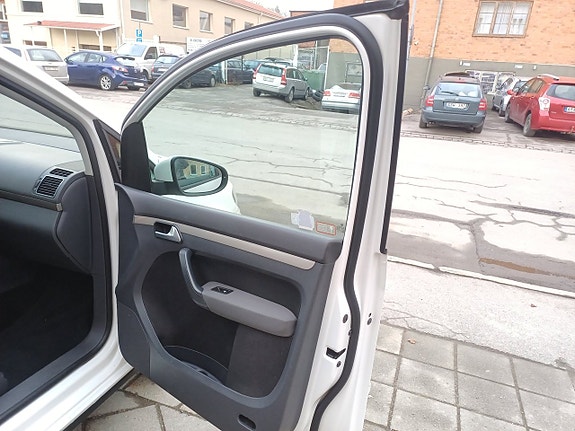 Volkswagen Touran 19 of 22