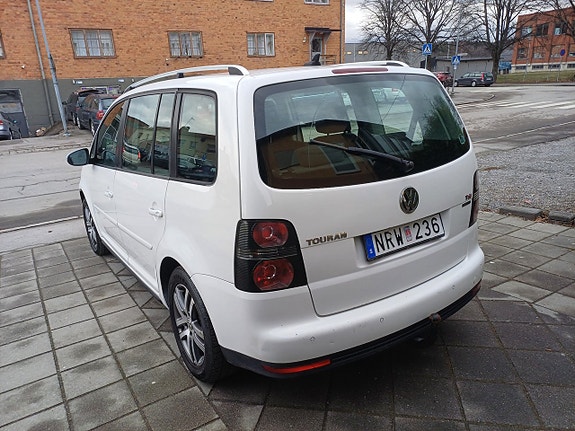 Volkswagen Touran 4 of 5