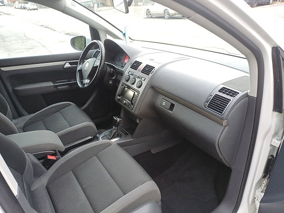 Volkswagen Touran 7 of 22