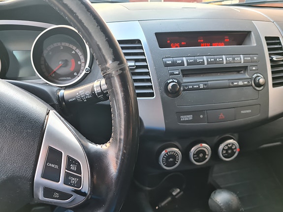 Mitsubishi Outlander 4 of 7