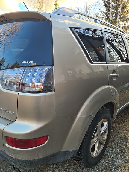 Mitsubishi Outlander 3 of 7
