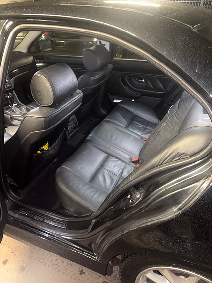 BMW 530i 3 of 5